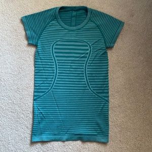 Lululemon short sleeve shirt